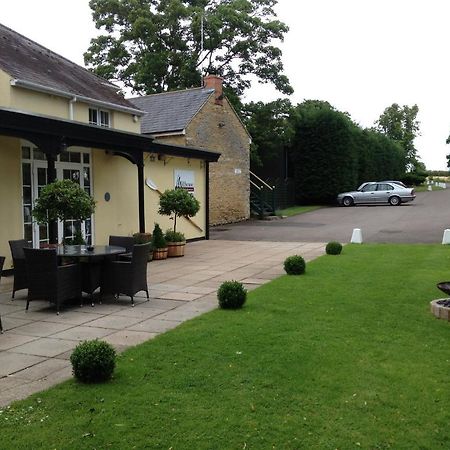Millhouse Hotel And Riverside Restaurant Sharnbrook Bagian luar foto