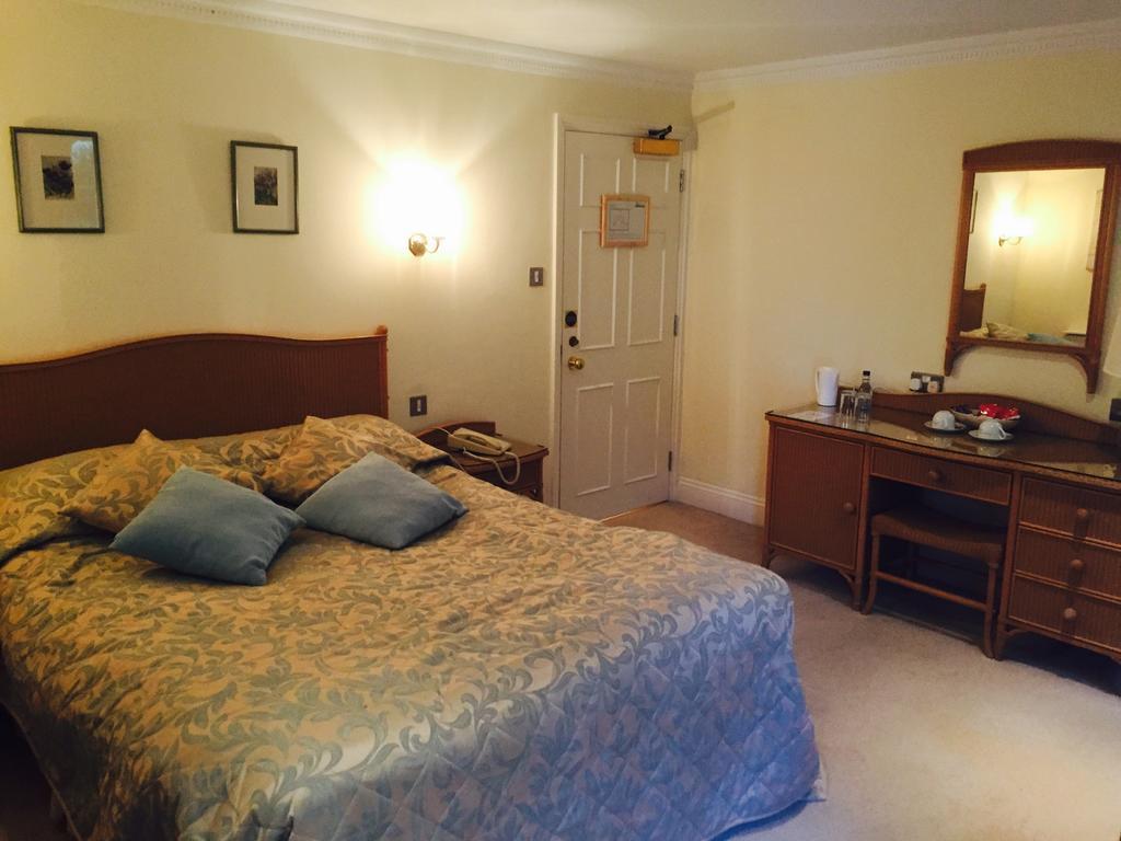 Millhouse Hotel And Riverside Restaurant Sharnbrook Bagian luar foto