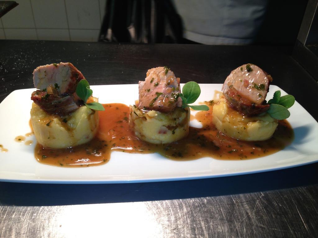 Millhouse Hotel And Riverside Restaurant Sharnbrook Bagian luar foto
