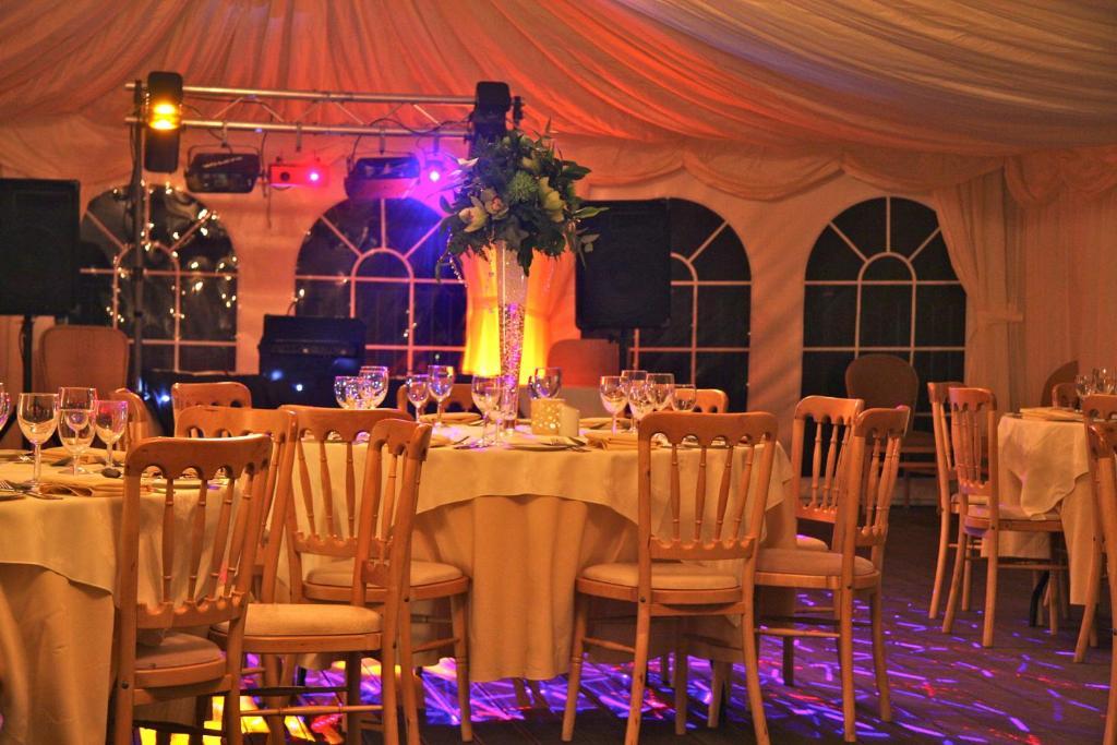 Millhouse Hotel And Riverside Restaurant Sharnbrook Bagian luar foto