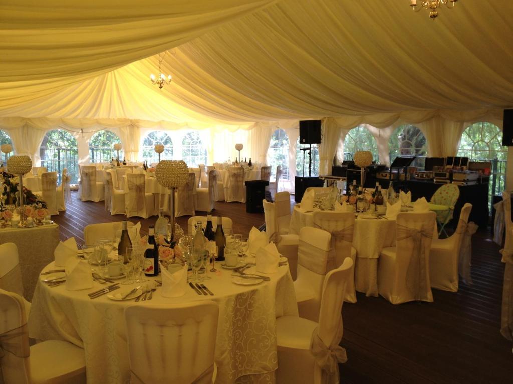 Millhouse Hotel And Riverside Restaurant Sharnbrook Bagian luar foto
