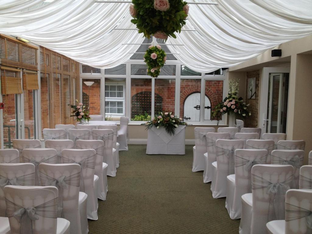 Millhouse Hotel And Riverside Restaurant Sharnbrook Bagian luar foto