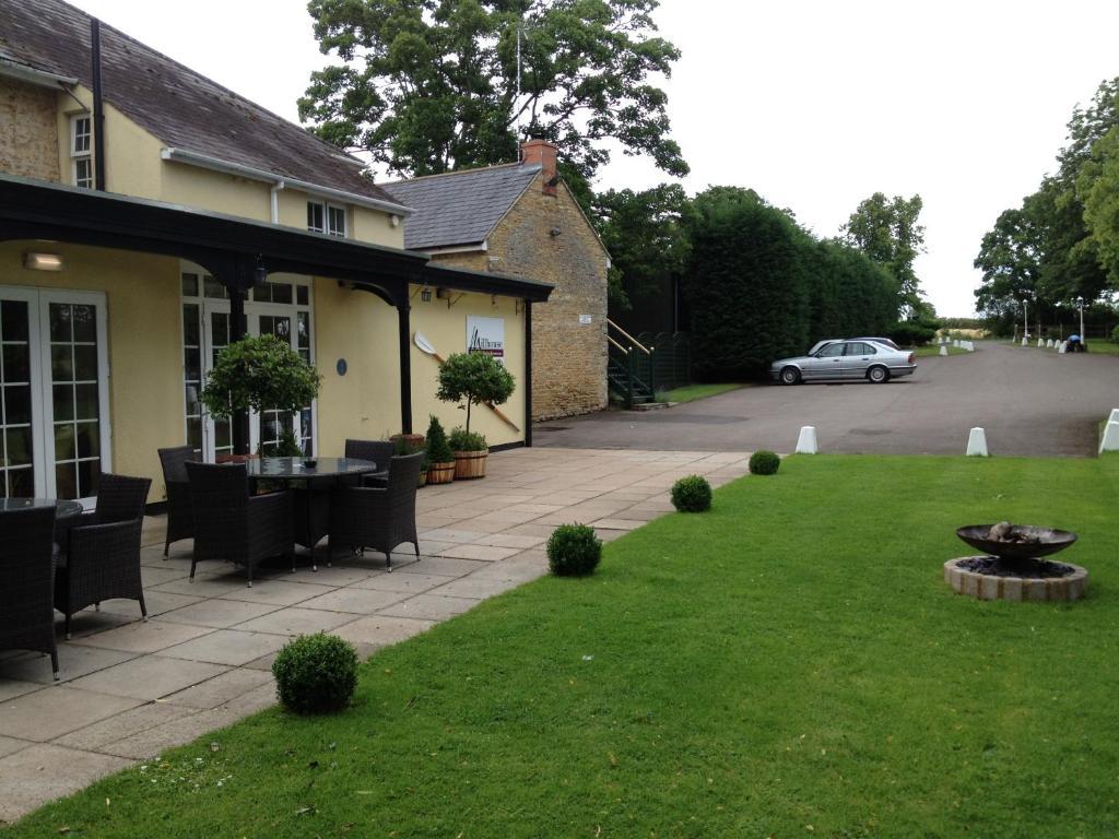 Millhouse Hotel And Riverside Restaurant Sharnbrook Bagian luar foto