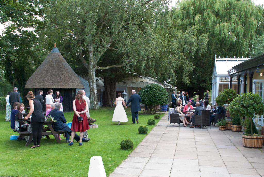 Millhouse Hotel And Riverside Restaurant Sharnbrook Bagian luar foto